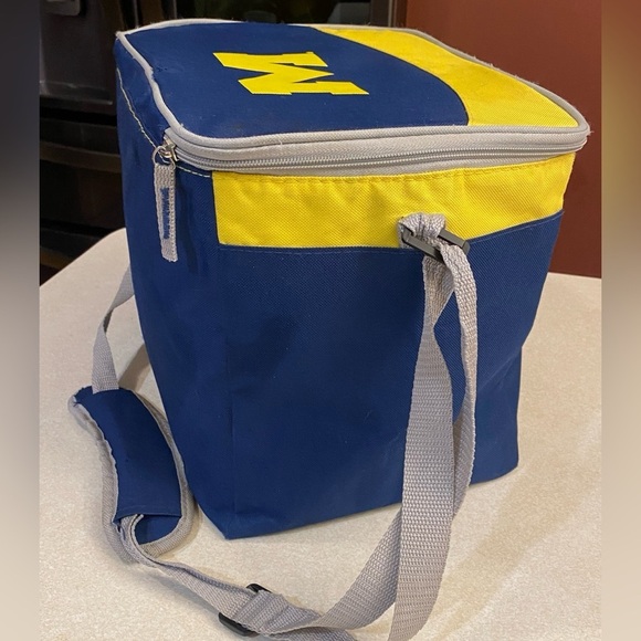 University of Michigan (UofM) Wolverine Canvas Insulated Cooler, EUC - Picture 6 of 13